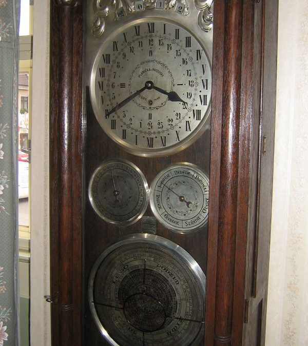 Z muzejních vitrin a depozitářů – Pokojový orloj