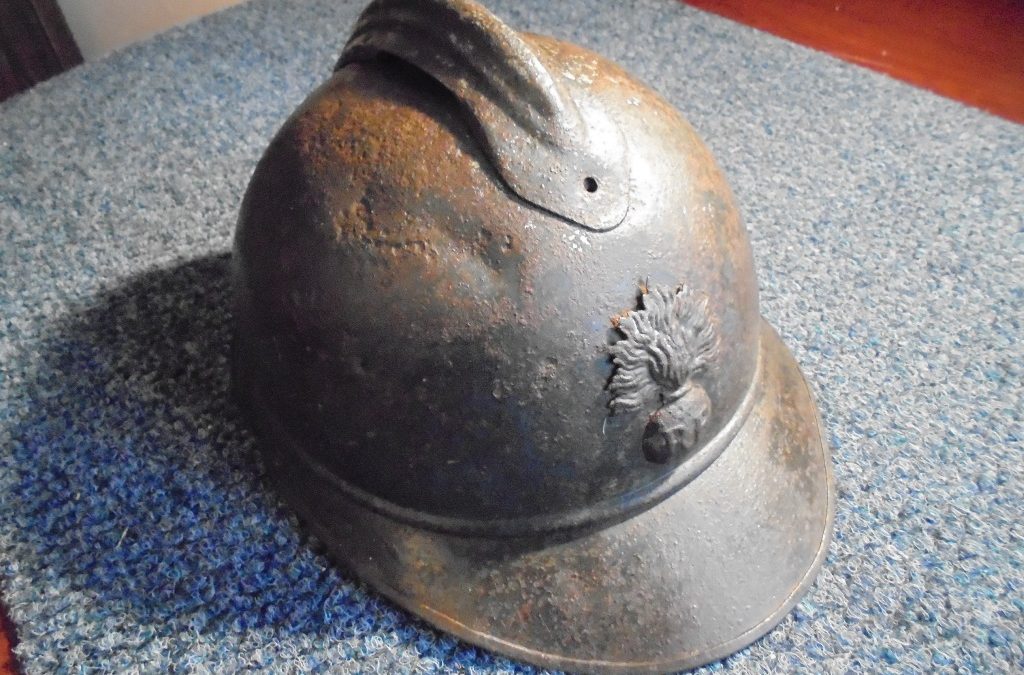 Z muzejních vitrín a depozitářů – vojenská přilba