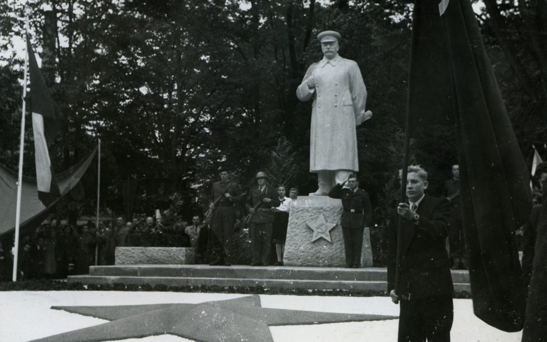 Jičínský Stalin je „pohřbený“ v Lomnici nad Popelkou